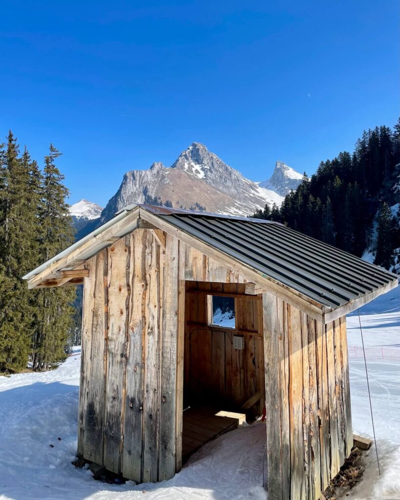 Ski lesson hut Bernex ESF - blue sky