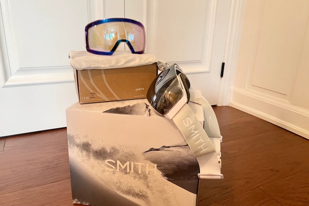 SMITH Smith I_O MAG S Goggles with interchangeable lens on box