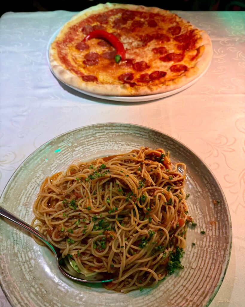 Dinner at Gusto in Solden - spaghetti bolognese and pepperoni pizza